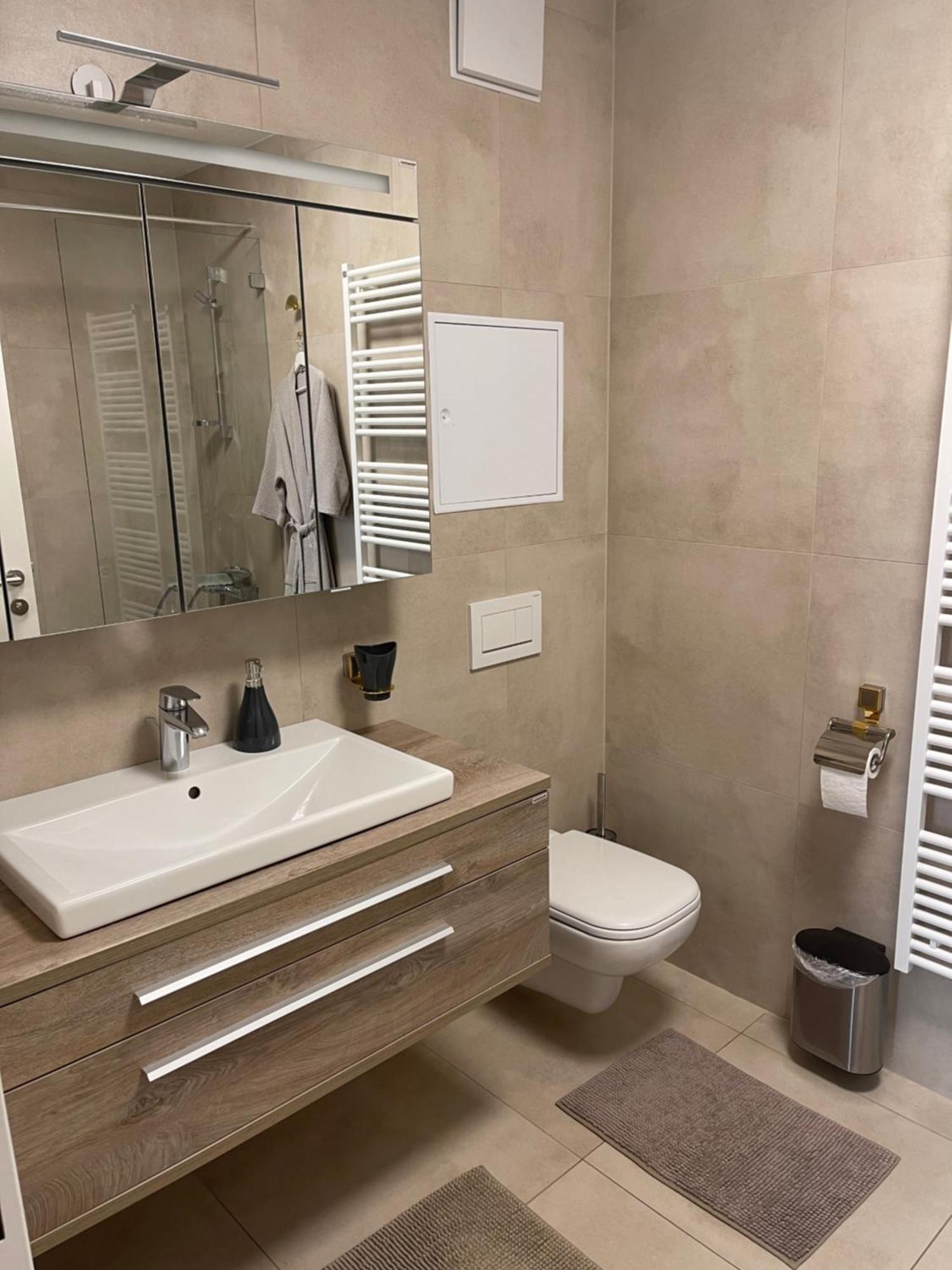 Amazing Austria Center Apartment Near Uno City ウィーン エクステリア 写真